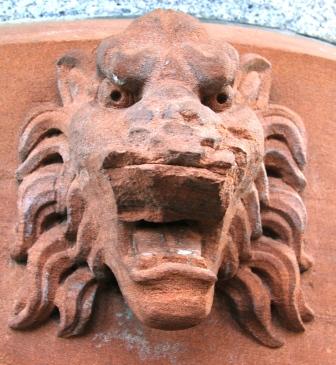 A lion that might look like a Harry Potter Dementor!