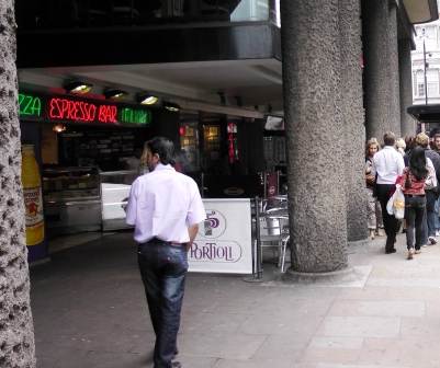 Harry Potter, Ron and Hermione walk past these columns.