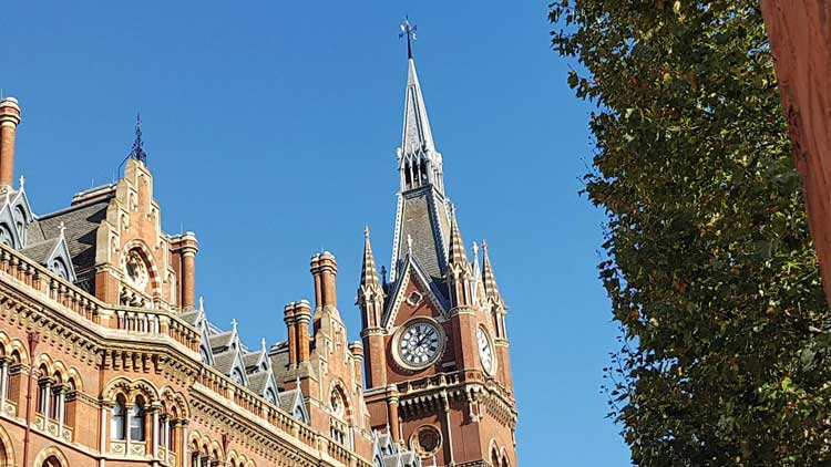 Ron and Harry fly over this clock in the Ford Anglia.